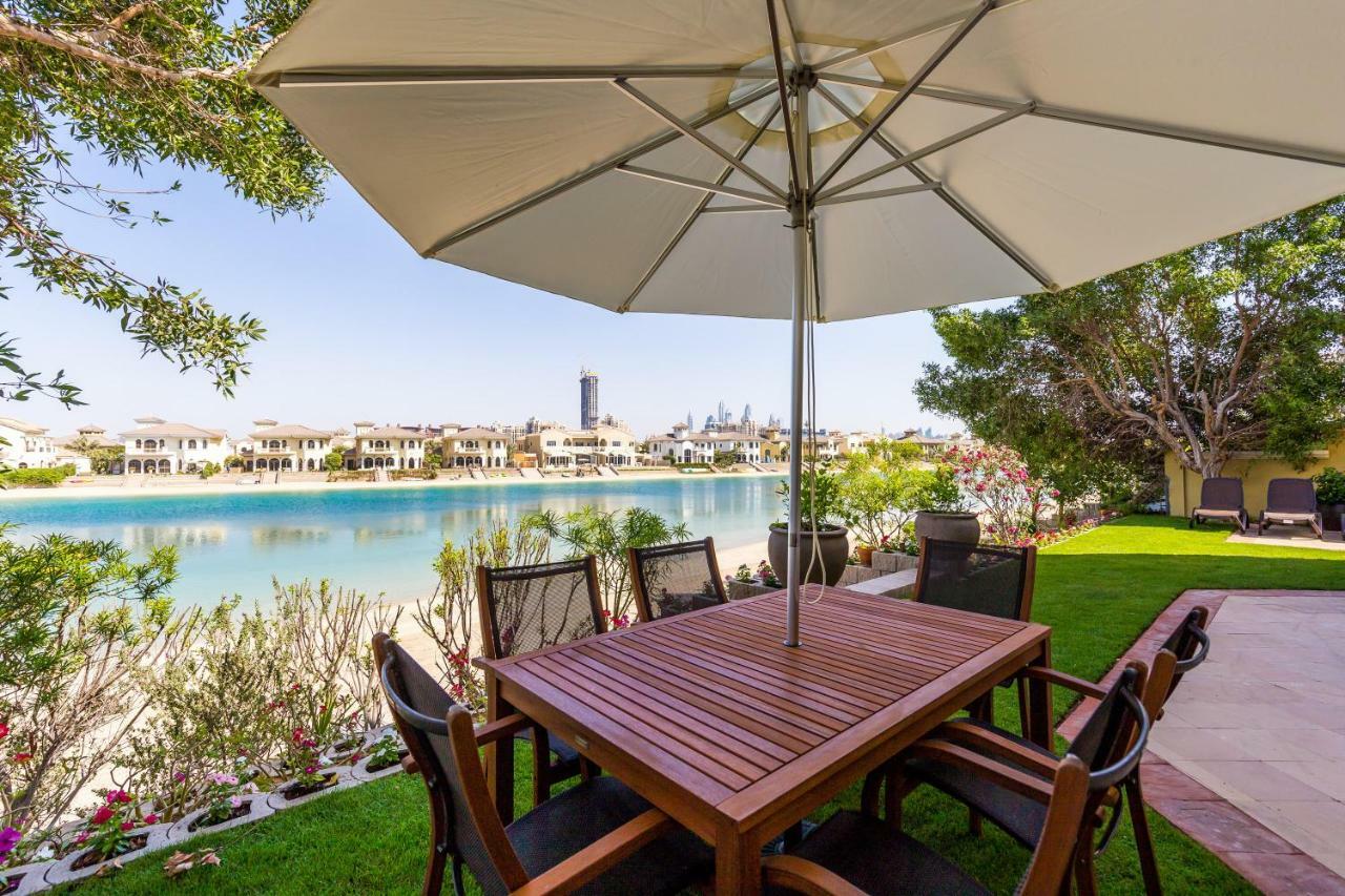 Chic 4Br Villa With Assistant Room And Private Pool On Palm Jumeirah By Deluxe Holiday Homes Dubai Exterior foto