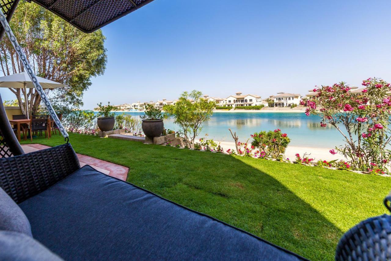 Chic 4Br Villa With Assistant Room And Private Pool On Palm Jumeirah By Deluxe Holiday Homes Dubai Exterior foto