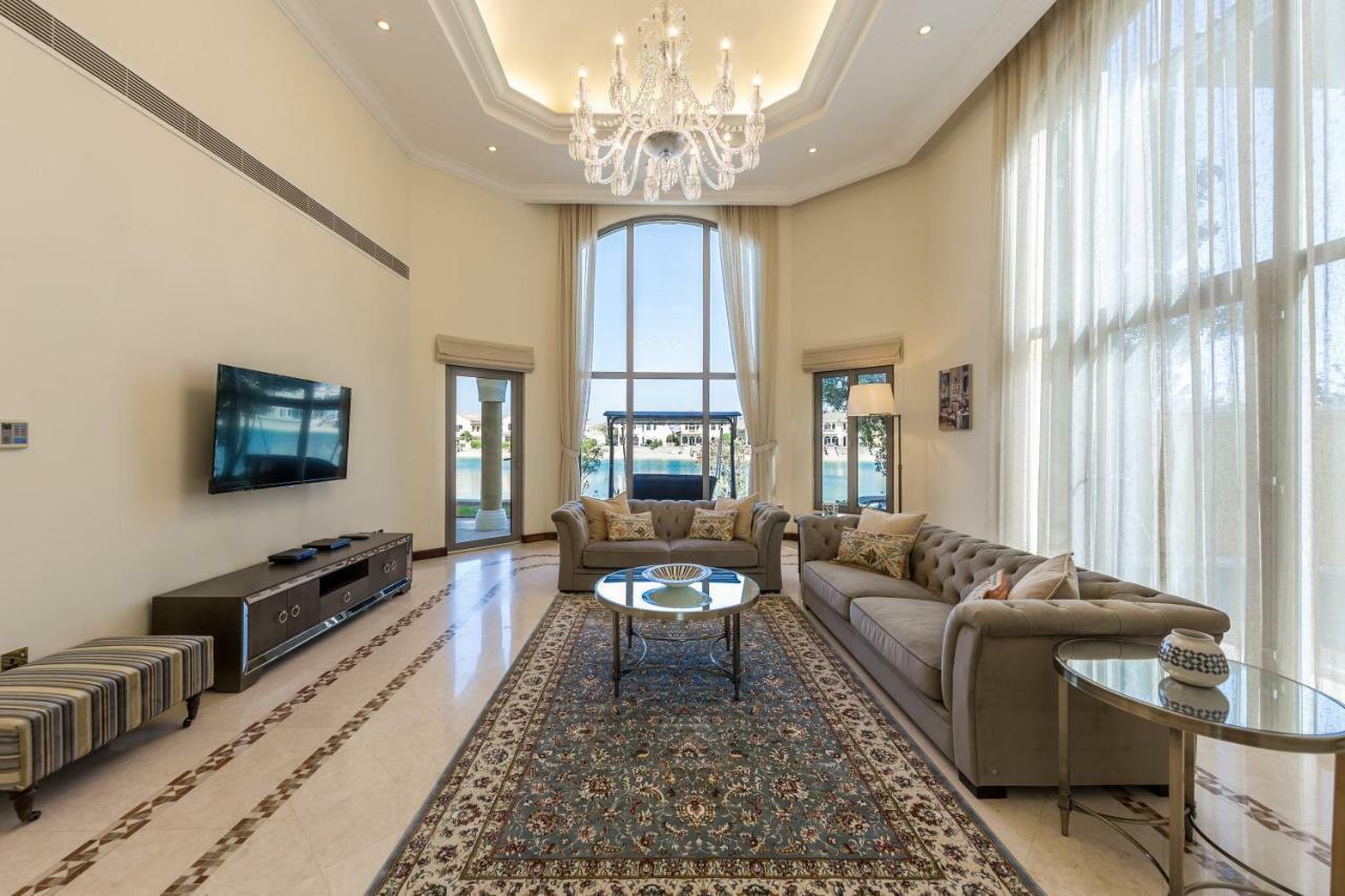 Chic 4Br Villa With Assistant Room And Private Pool On Palm Jumeirah By Deluxe Holiday Homes Dubai Exterior foto