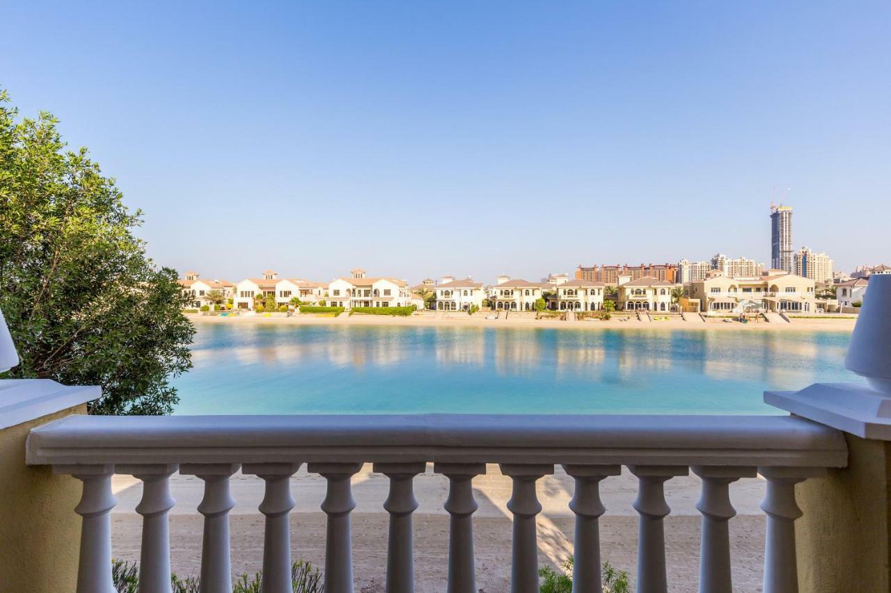 Chic 4Br Villa With Assistant Room And Private Pool On Palm Jumeirah By Deluxe Holiday Homes Dubai Exterior foto