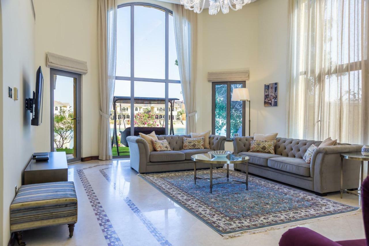 Chic 4Br Villa With Assistant Room And Private Pool On Palm Jumeirah By Deluxe Holiday Homes Dubai Exterior foto