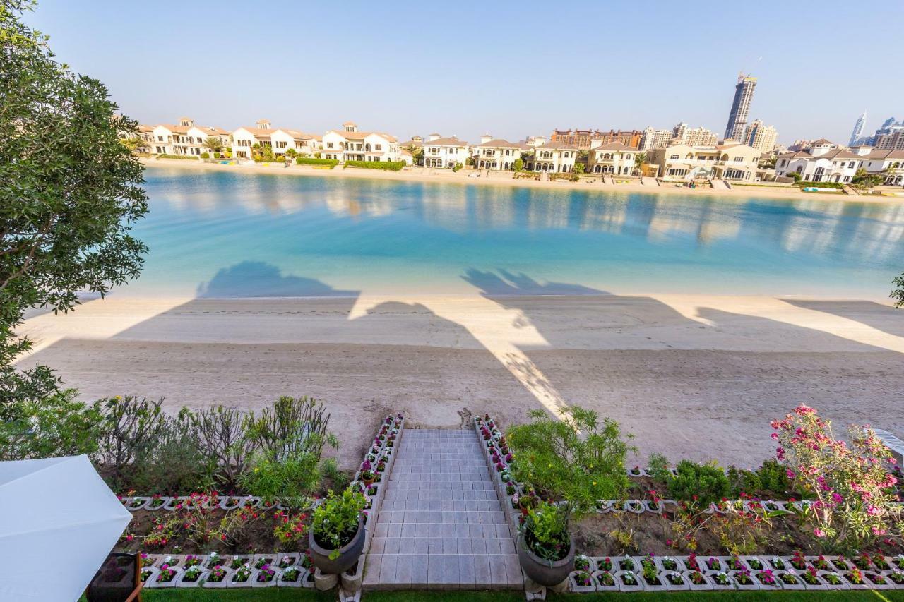 Chic 4Br Villa With Assistant Room And Private Pool On Palm Jumeirah By Deluxe Holiday Homes Dubai Exterior foto